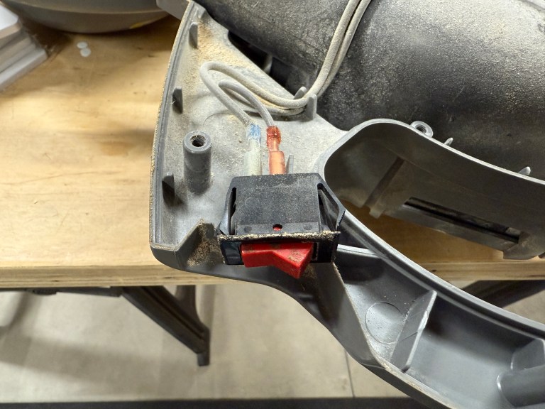 Replacing a Rigid Shop Vacuum Switch – Nick Momrik